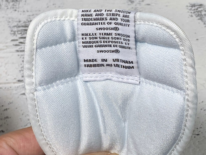 Air Jordan 1 Retro High “Satin Black Toe” CD0461-016