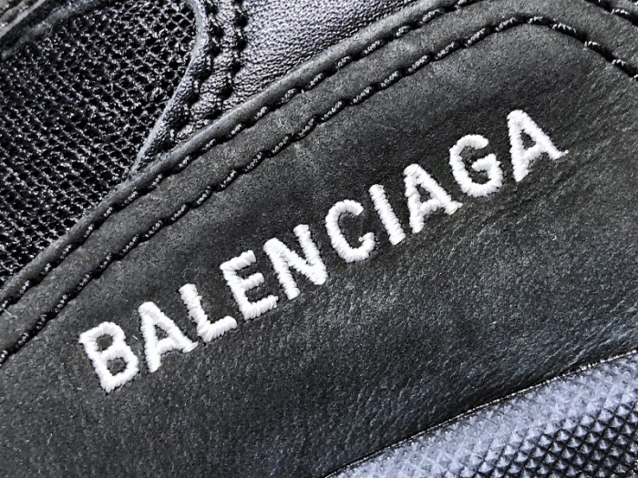 BLCG Wmns Triple S Trainer 