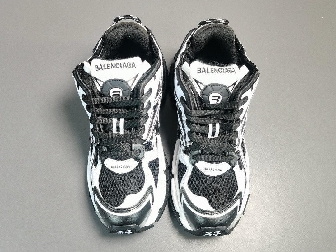 Ba*len*cia*ga runner sneaker