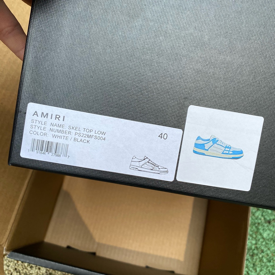 AR1M1 Low-Top Sneaker