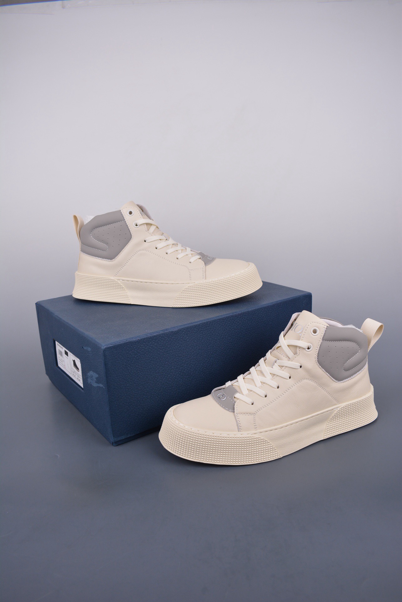 DR B33 SNEAKER